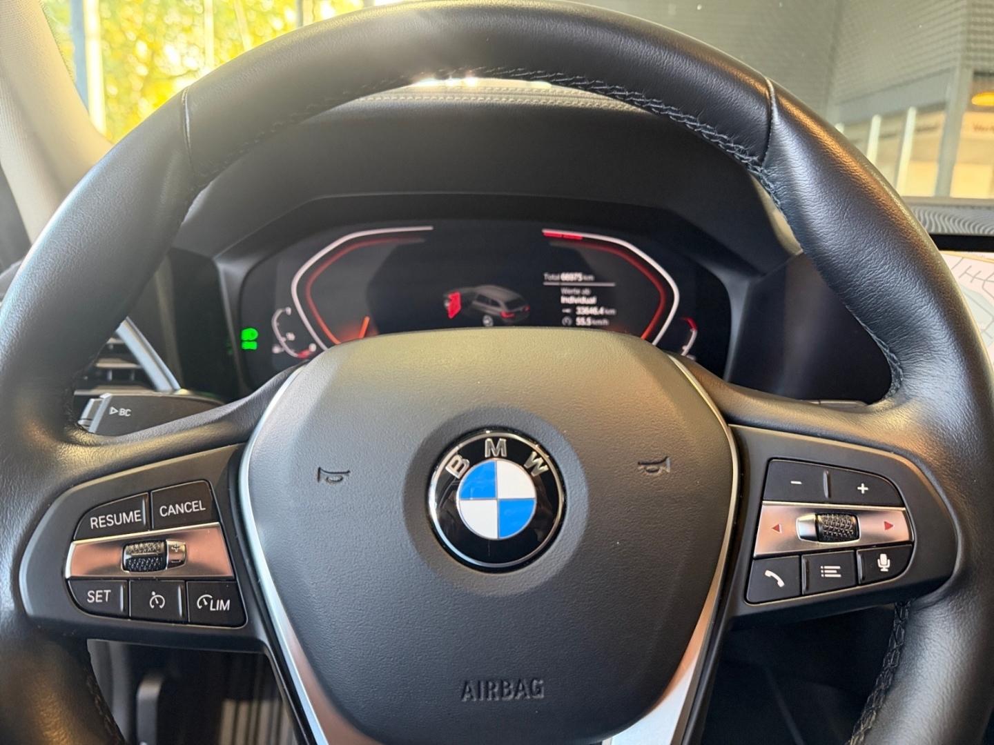 BMW 318 i Touring Luxury Line*AUTOMATIK*LED*PDC*KAME