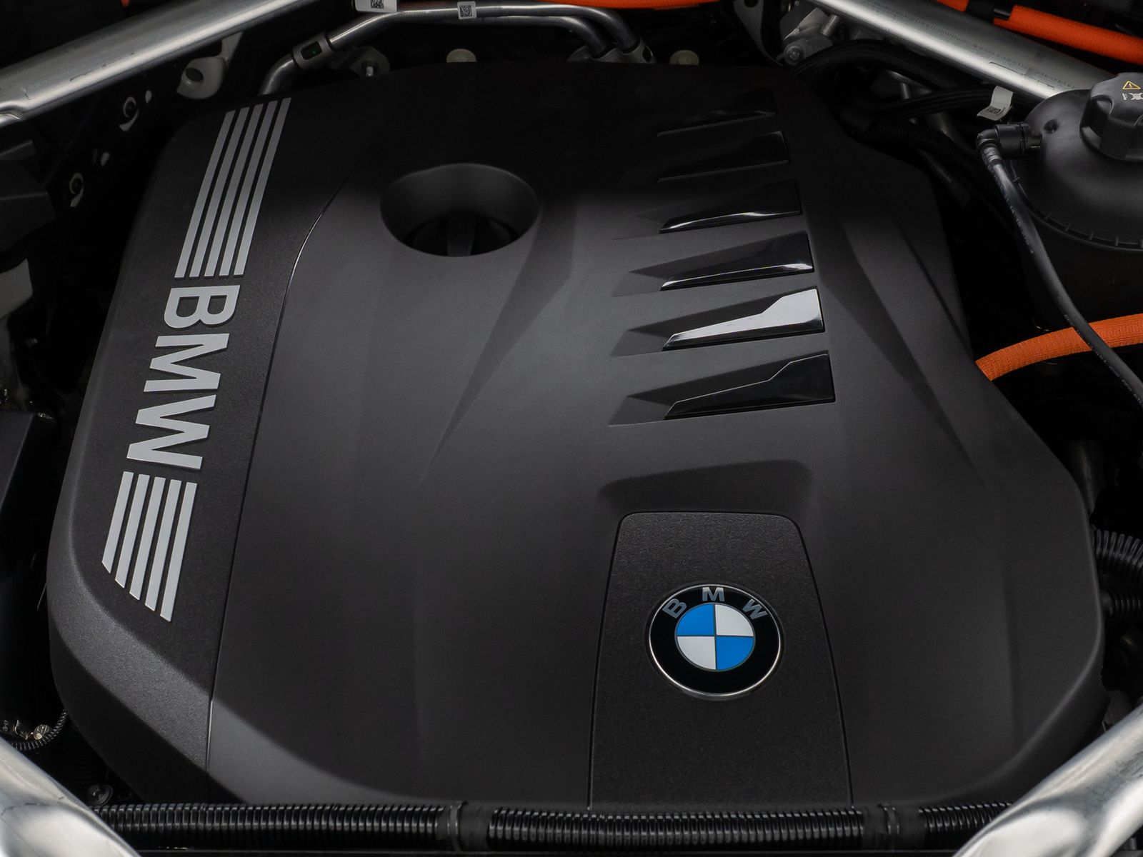 Fahrzeugabbildung BMW X5 xD50e M Sport Panorama 360°HUD DAB H/K SoftCL