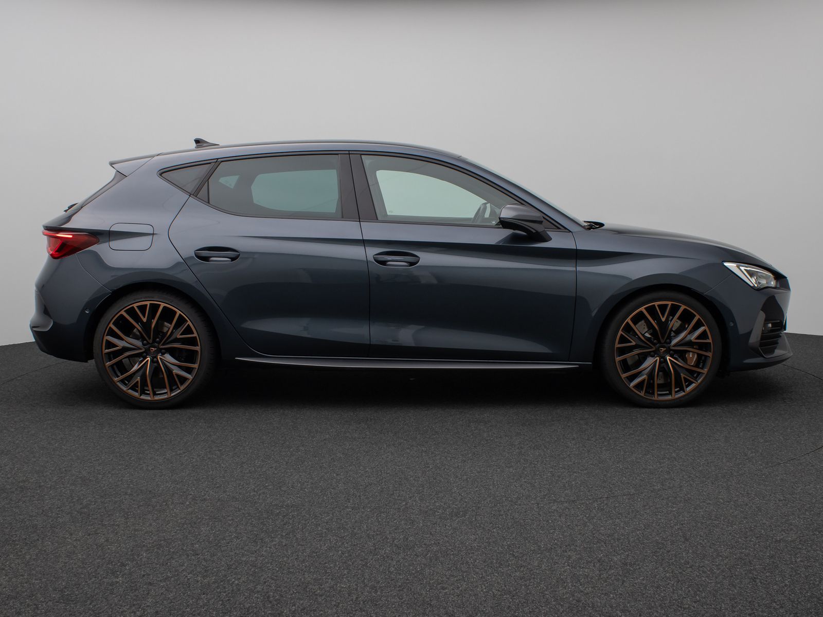 Fahrzeugabbildung CUPRA Leon DAB Kamera Lenkrhzg ACC LED Sport