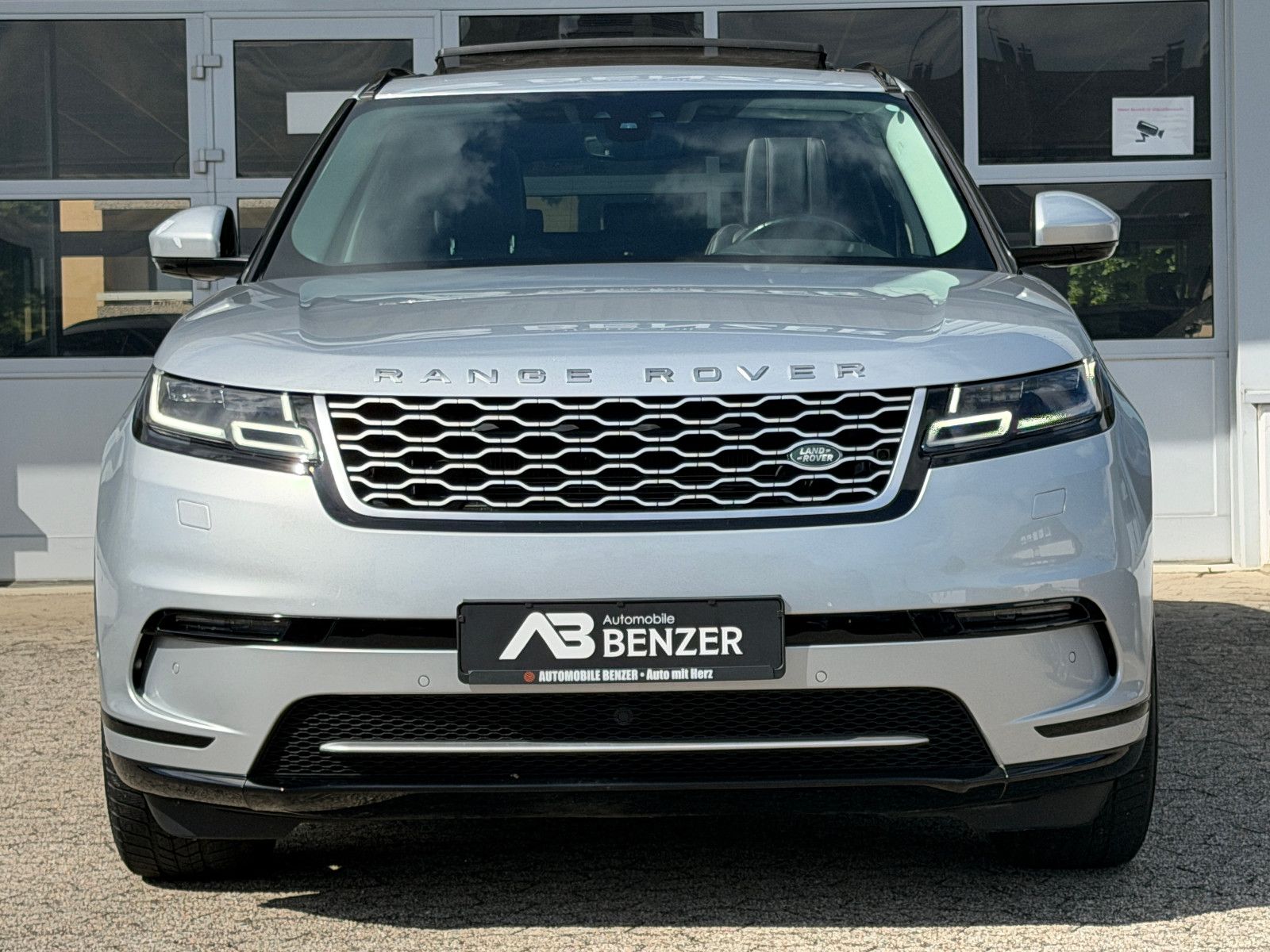 Fahrzeugabbildung Land Rover Range Rover Velar SE/PANO/KAMERA/MERIDIAN/MASSAG