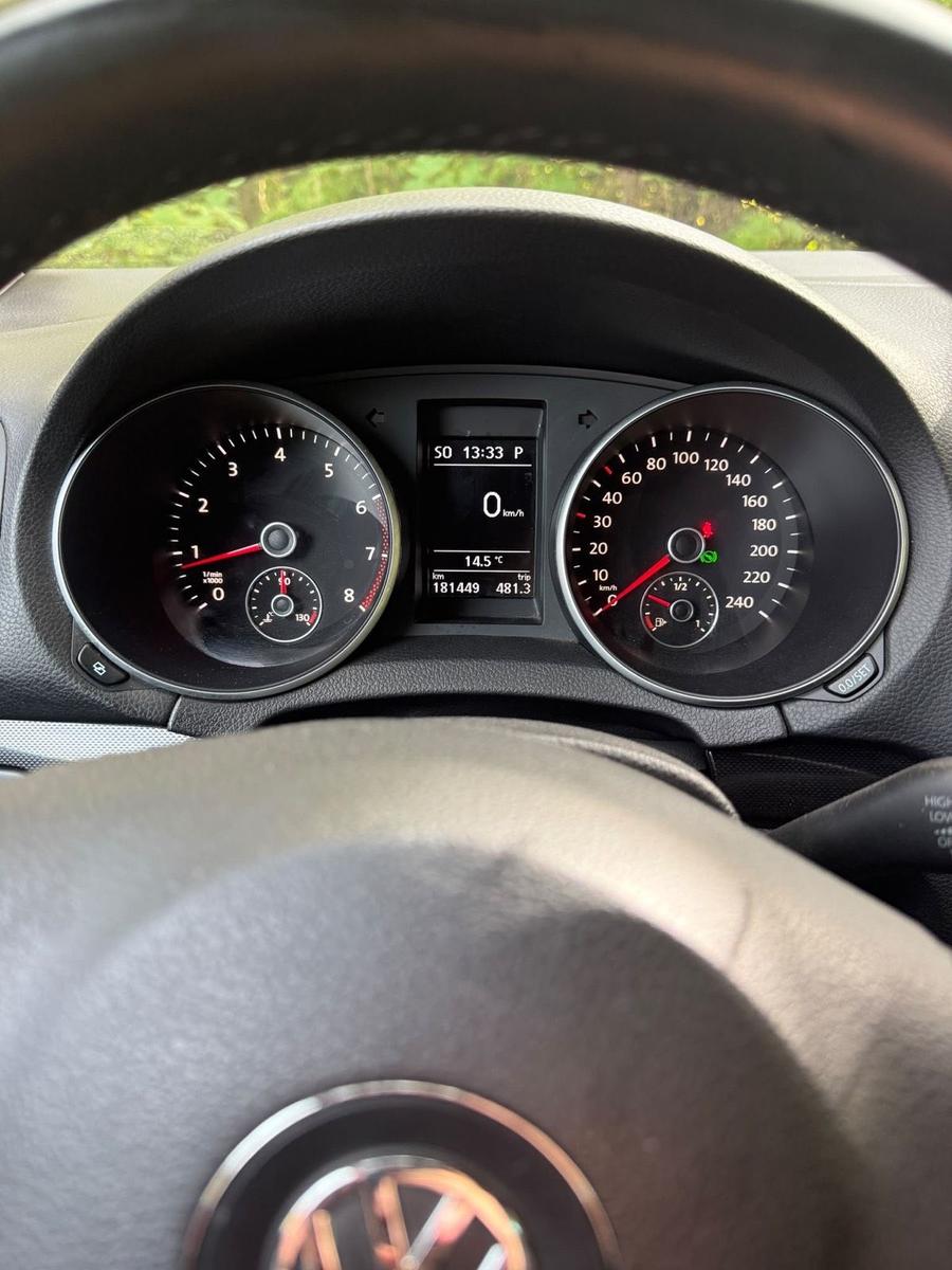 Volkswagen Golf 2011 — вигляд ззаду