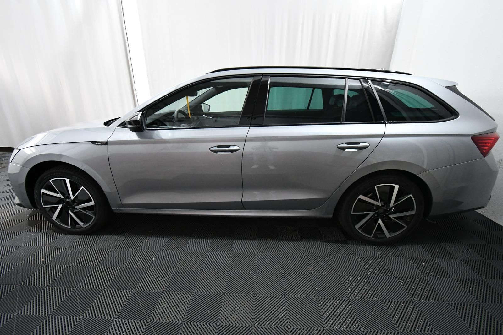 Skoda Octavia Combi 2.0 TDI DSG Sportline - Pano, AHK, imagem 2