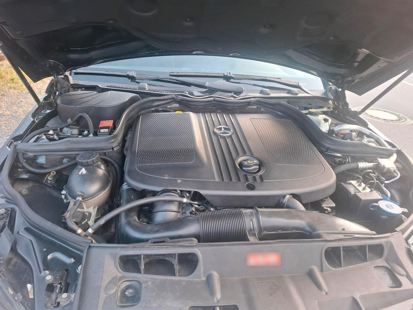 Mercedes-Benz C200 2011 — photo 9