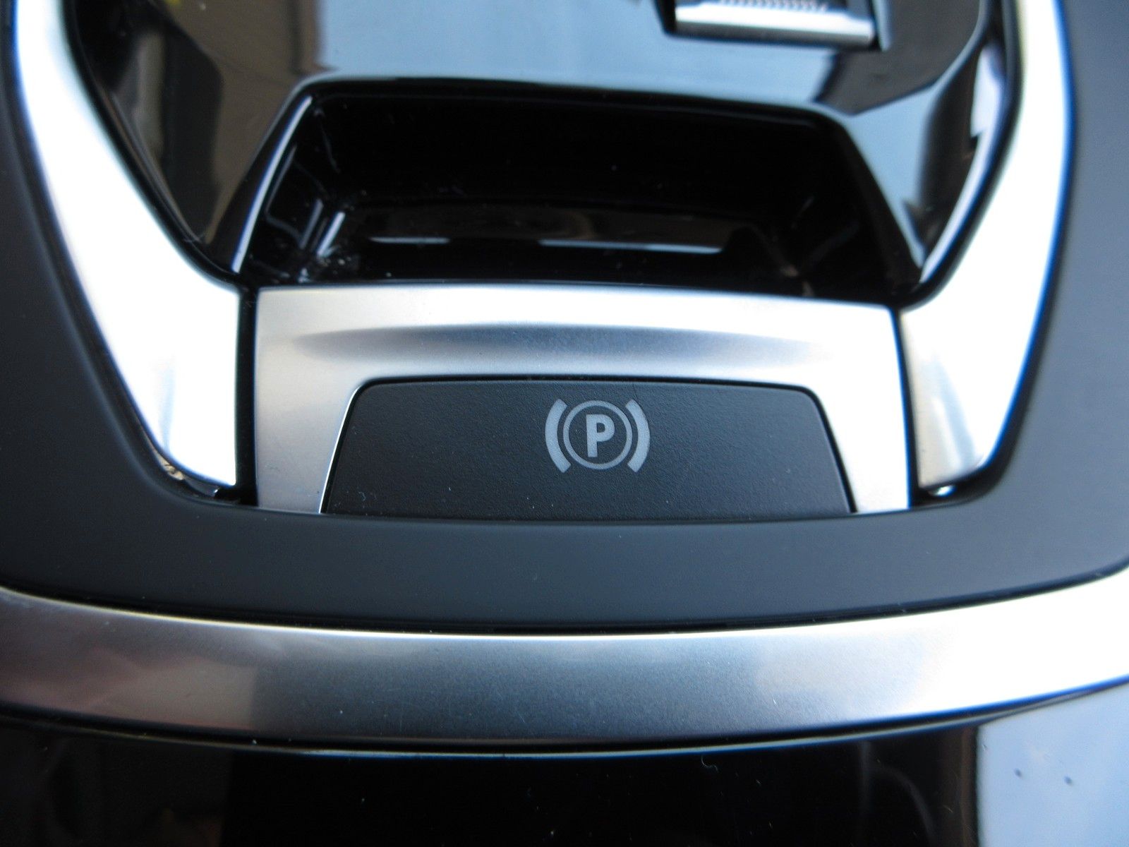 Fahrzeugabbildung Peugeot 308 Allure 1.2T LED/NAVI/R´CAM/PDC/VIRTUAL