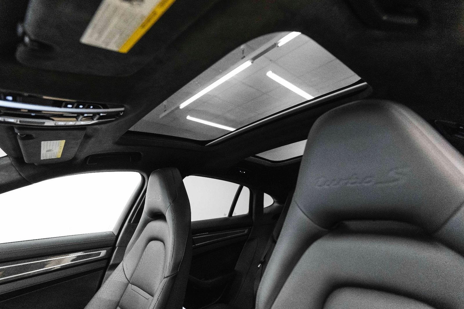 Fahrzeugabbildung Porsche Panamera Turbo S CHRONO LED PDLS PASM ACC PCCB