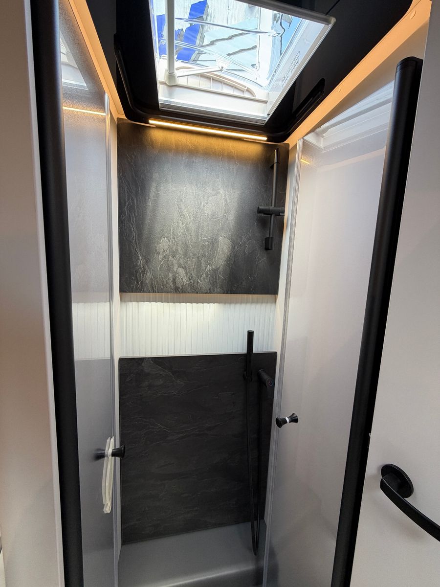 Fahrzeugabbildung HYMER / ERIBA / HYMERCAR B-Klasse MC-T 680 - 12.506€ Sparen!!!