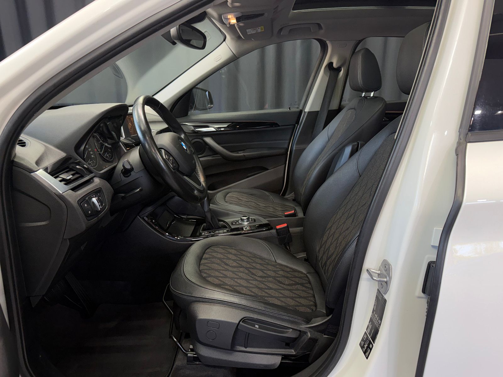 Fahrzeugabbildung BMW X1 xDrive 20 d xLine|AHK|PANO|PDC|NAVI|AUTOMATIK