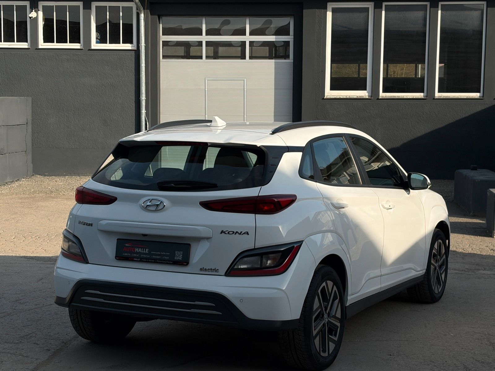 Fahrzeugabbildung Hyundai KONA E Select SHZ LHZ ACC LKA LFA Navi CarPlay