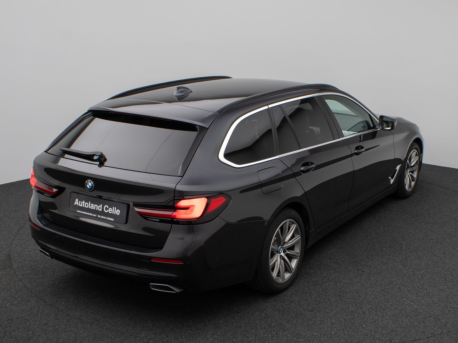 Fahrzeugabbildung BMW 520d Kamera HUD DAB CockPitPro Sitzhzg Alarm LED