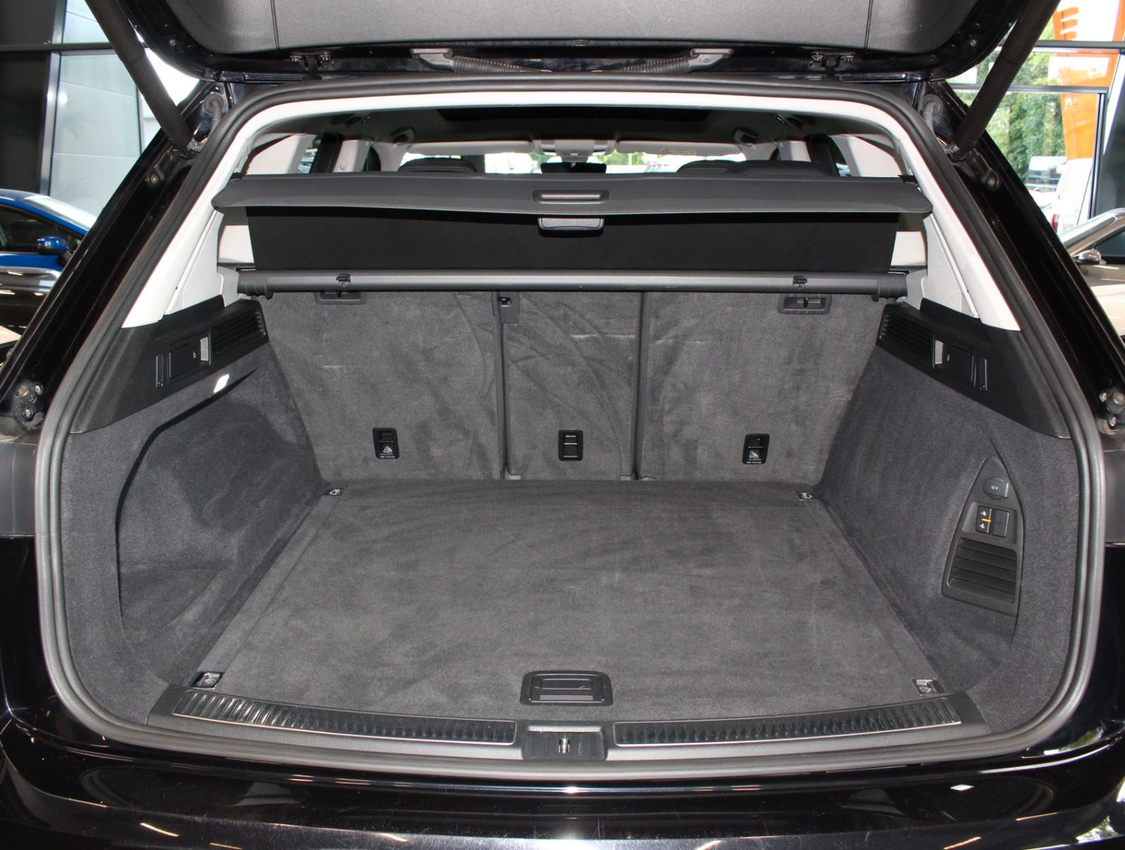 Fahrzeugabbildung Volkswagen Touareg 3.0 TDI Elegance 4Motion*Pano*Matrix
