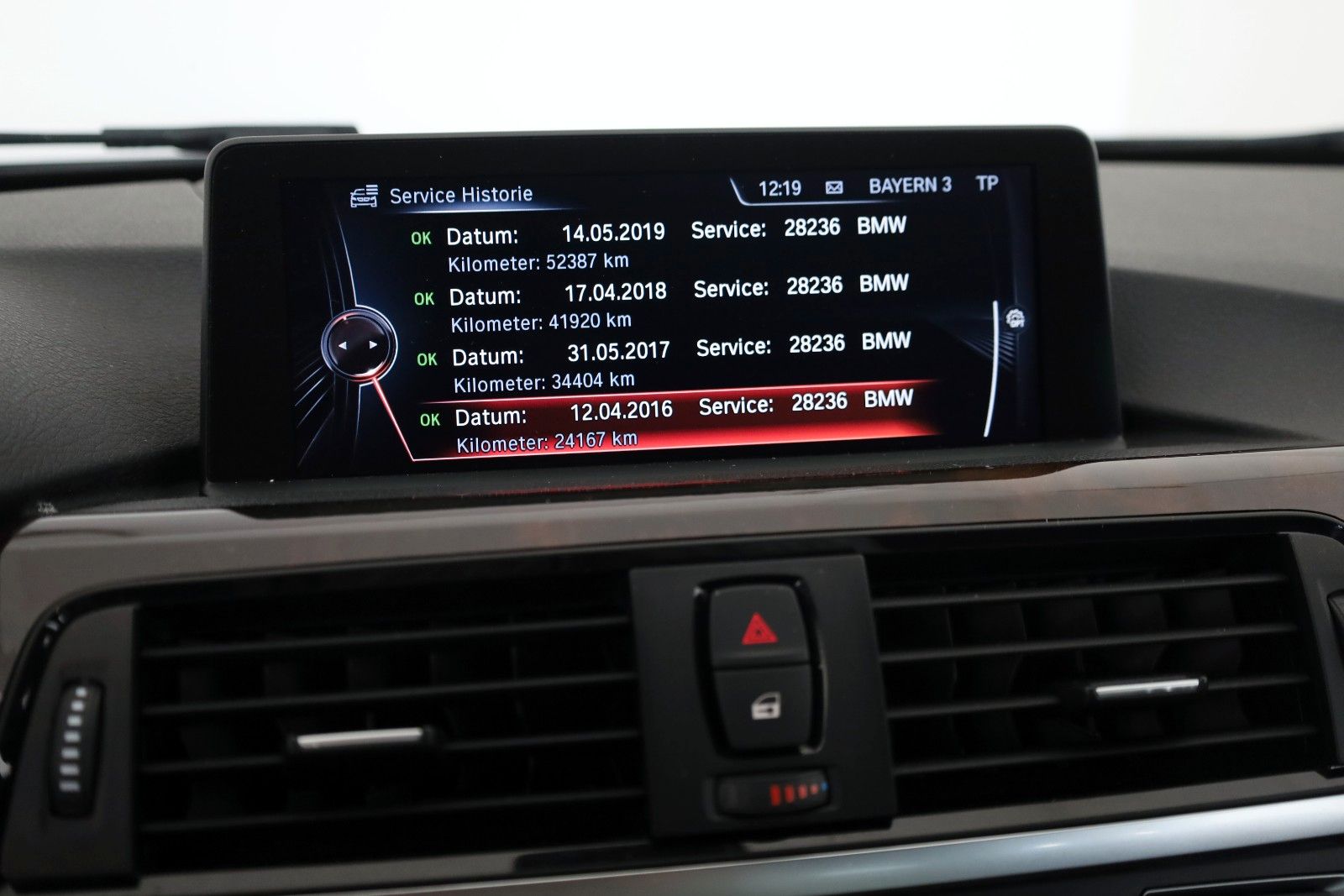 Fahrzeugabbildung BMW 328 i xDrive Touring,M Sport,Panorama,HUD,Kam+WR