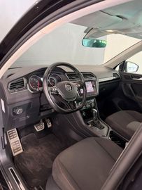 Volkswagen Tiguan - 9