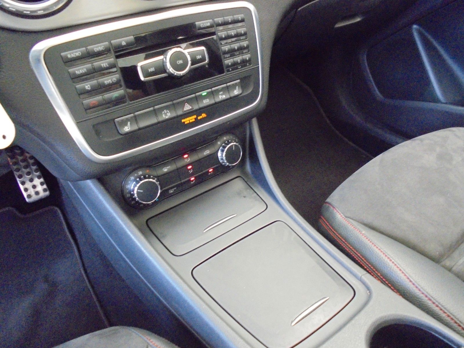 Fahrzeugabbildung Mercedes-Benz GLA 200 Aut./AMG Line/Panorama/Navi/