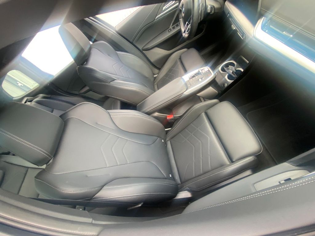 BMW X1 sDrive20 i M SPORT/H&K/SPORTSITZ ELEKT/AHK, Bild 12