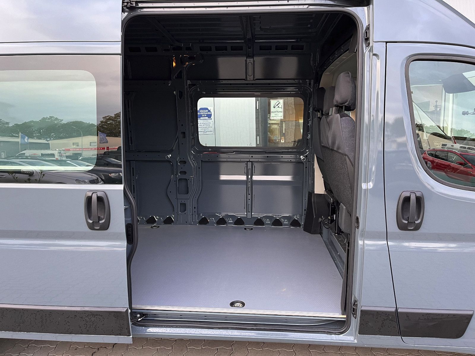 Fahrzeugabbildung Fiat Ducato Maxi Grossr.-Kasten 35 140 L4H2 teilvergl