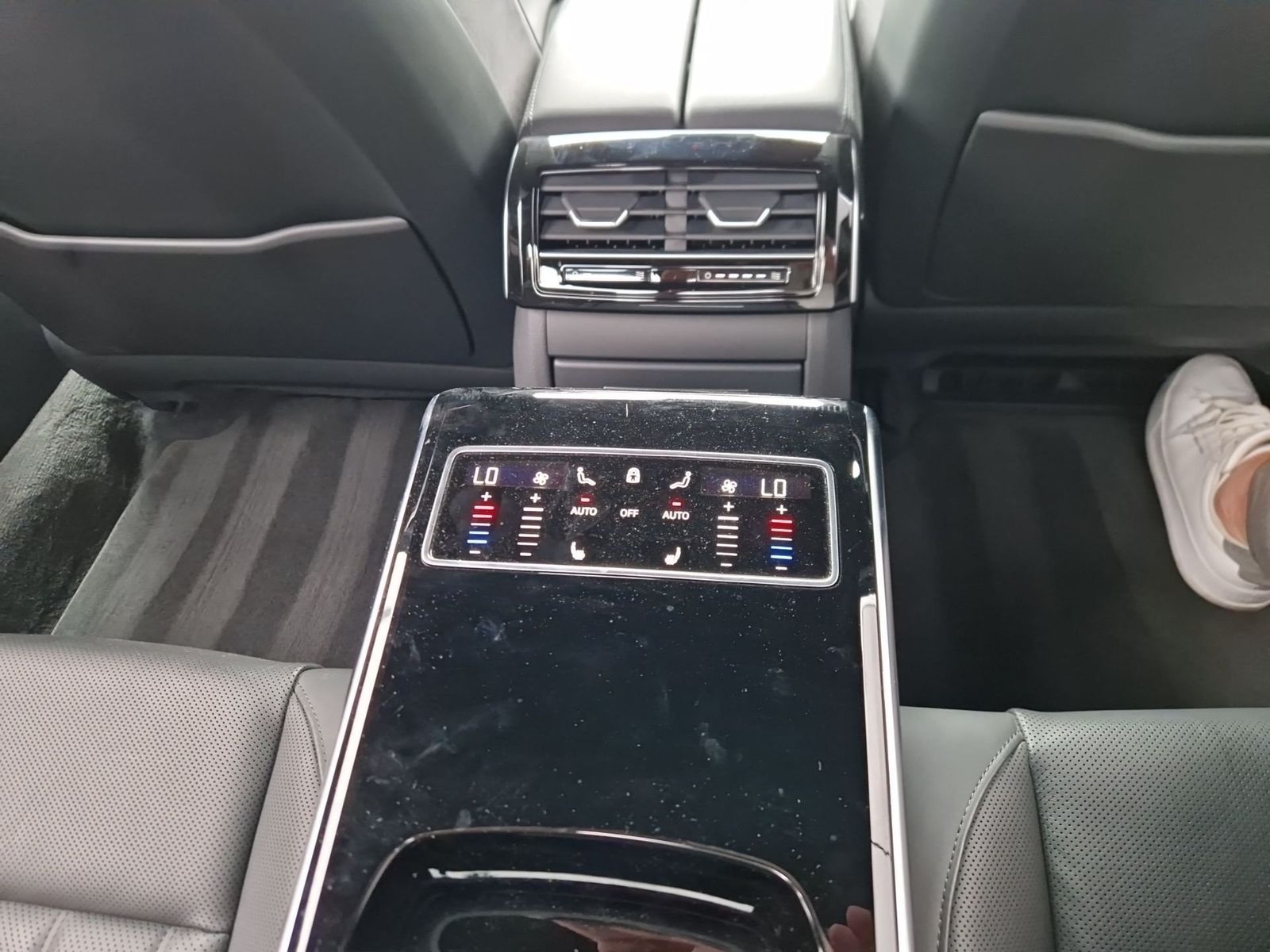 Audi A8 - Bild 14