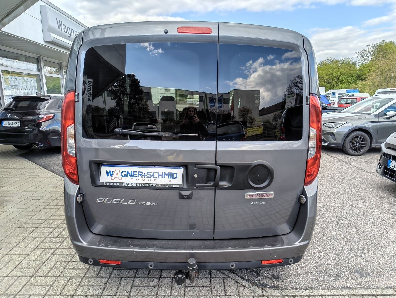 Fahrzeugabbildung Fiat Doblo Kombi Maxi SX 1.6 Mjet 5 Sitzer + AHK