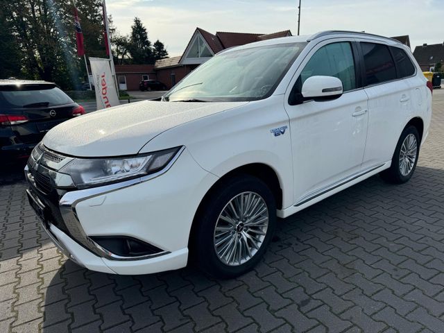 Mitsubishi Outlander 2,4 4WD PHEV Spirit LED,KAMERA,ALCANTA