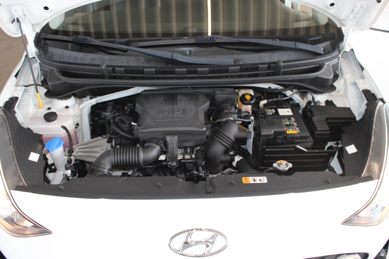 Fahrzeugabbildung Hyundai i10 1.0 Select 5-Türen KLIMA + Allwetterreifen
