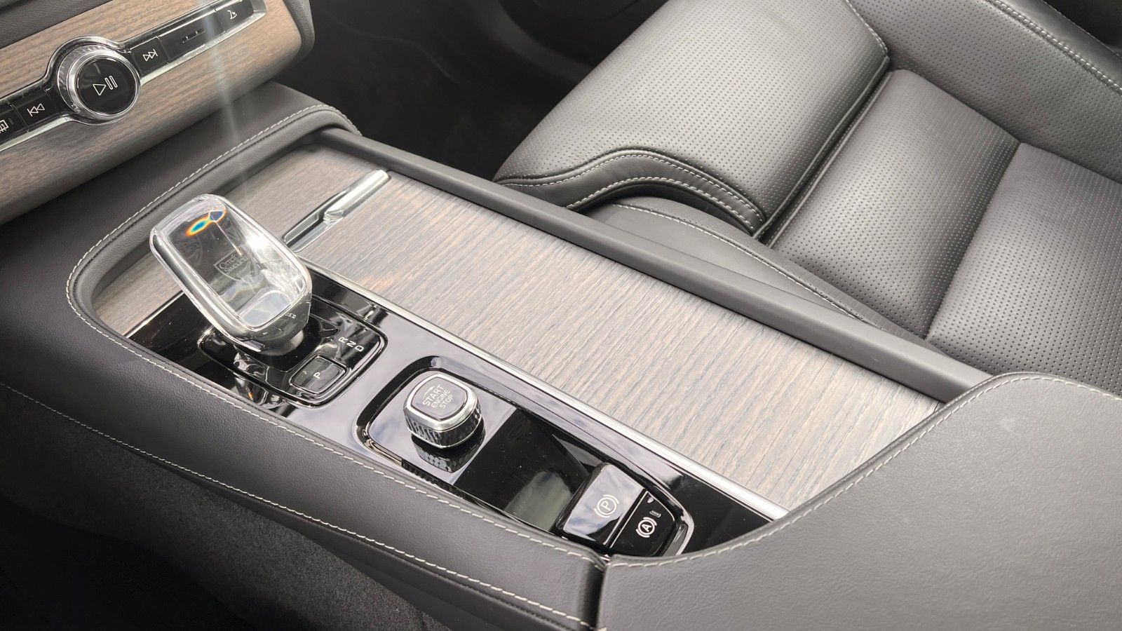 Fahrzeugabbildung Volvo B5D AWD Ultimate Bright *MASS*B&W*LUFT*HUD*AHK