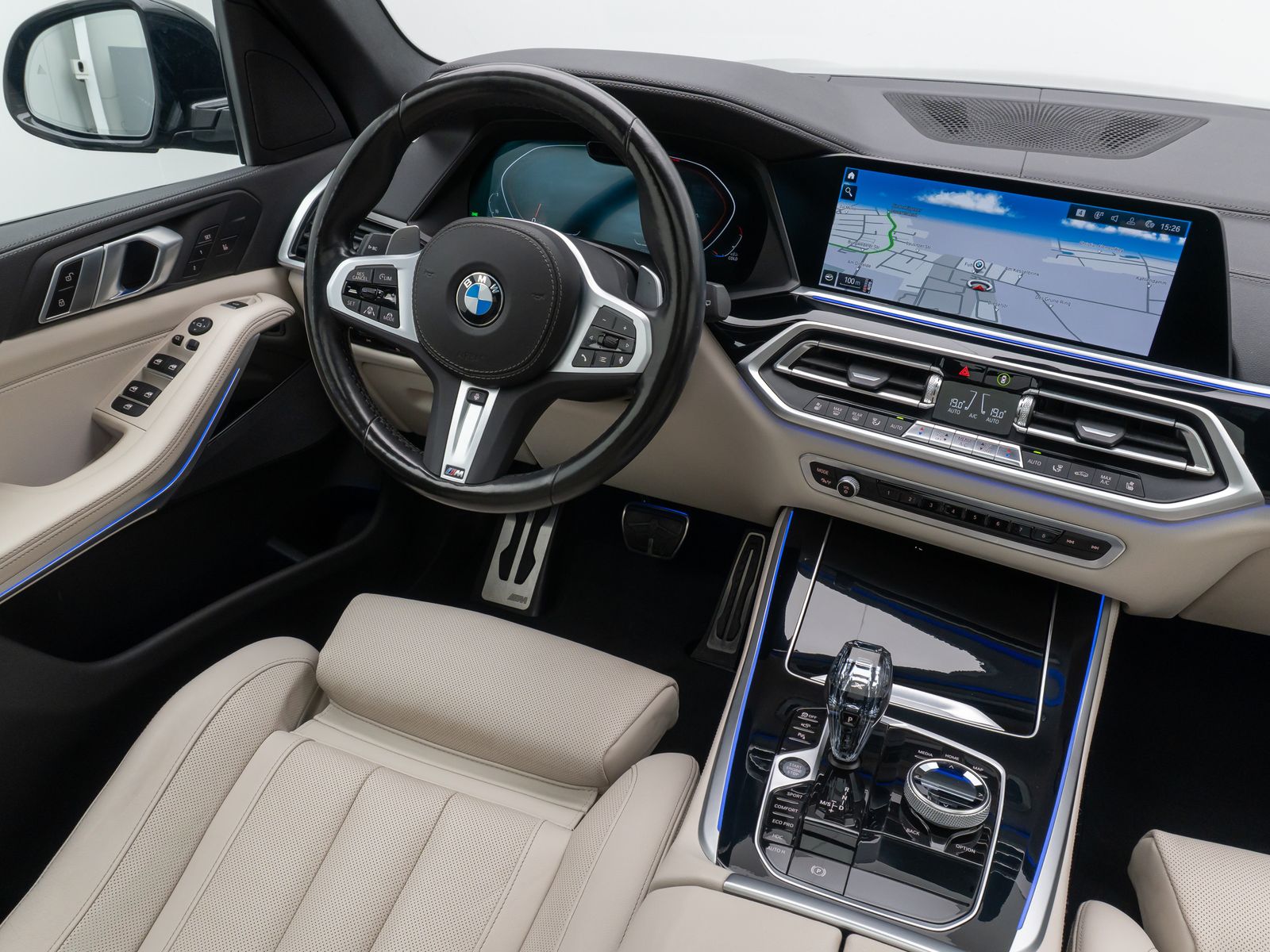 Fahrzeugabbildung BMW X5 xD30d M Sport 360°SoftCl HUD Panorama Belüftu