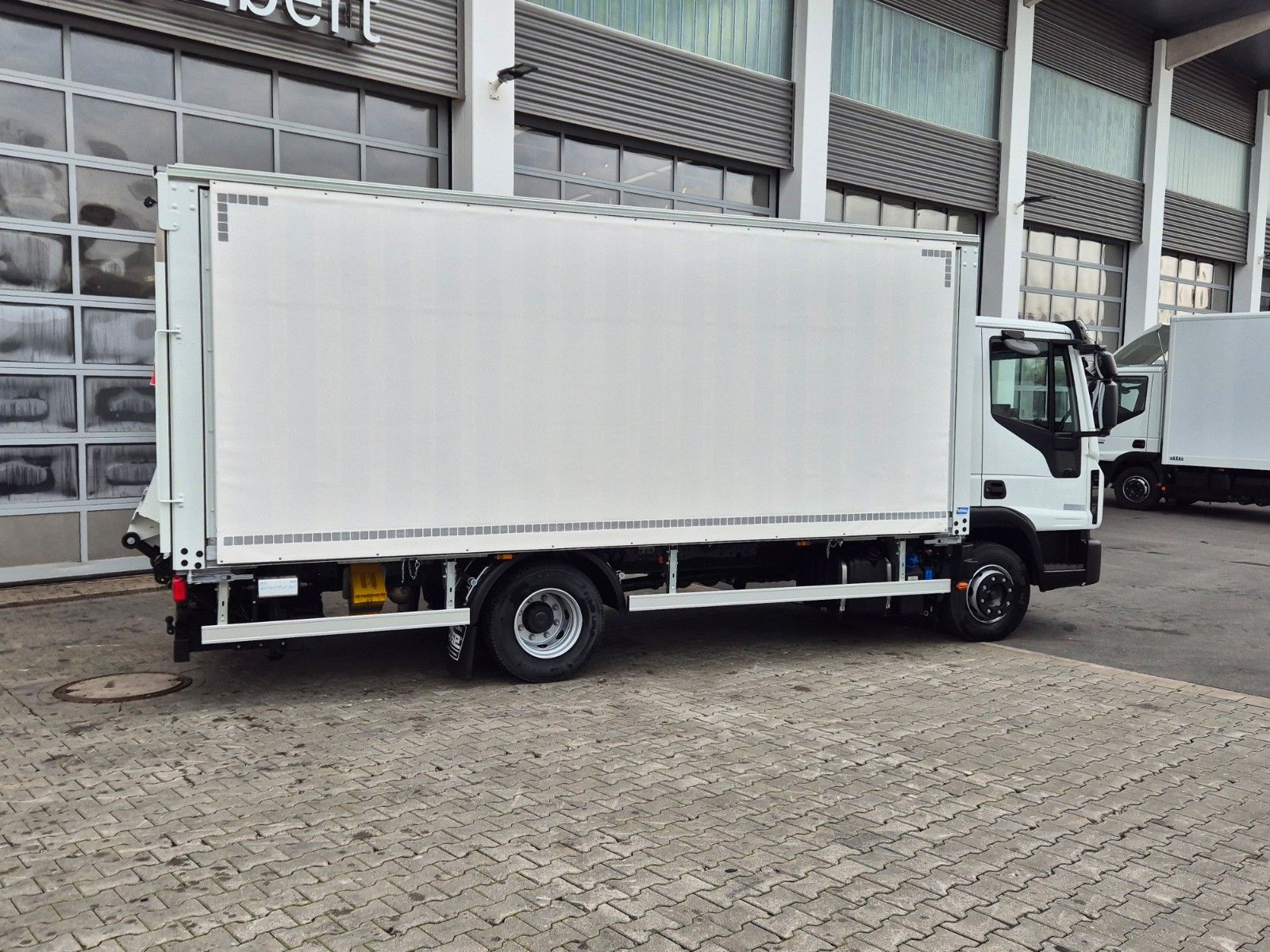 Fahrzeugabbildung Iveco Eurocargo ML120EL25/P Böse Schiebeplanen LBW AHK