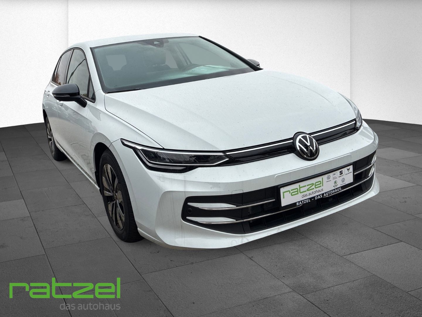 Fahrzeugabbildung Volkswagen Golf GOAL 1.5 eTSI DSG Allwetter+SHZ+PDC+LED