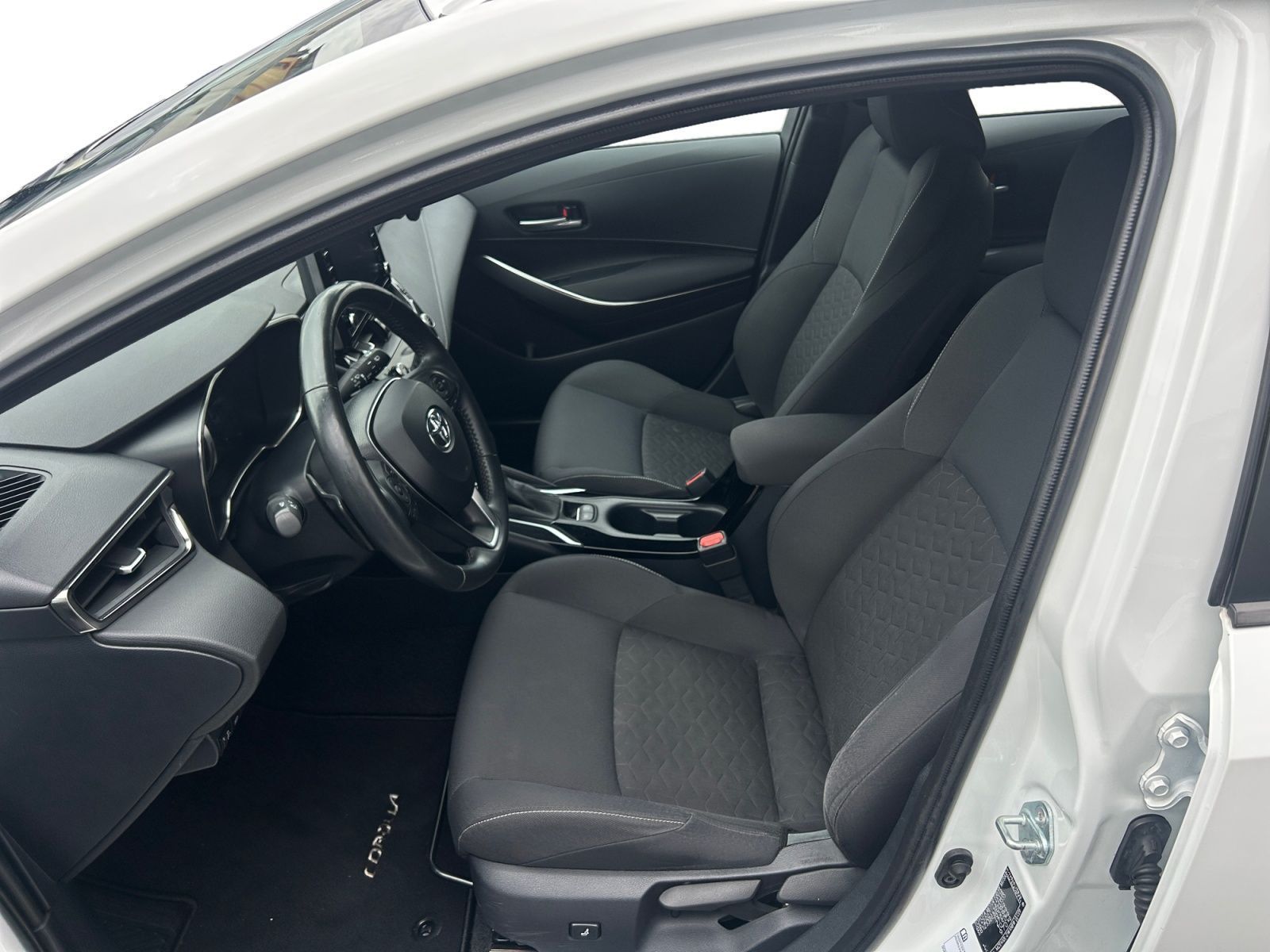 Fahrzeugabbildung Toyota Corolla 2.0 Hybrid Business Edition ACC NAVI RFK