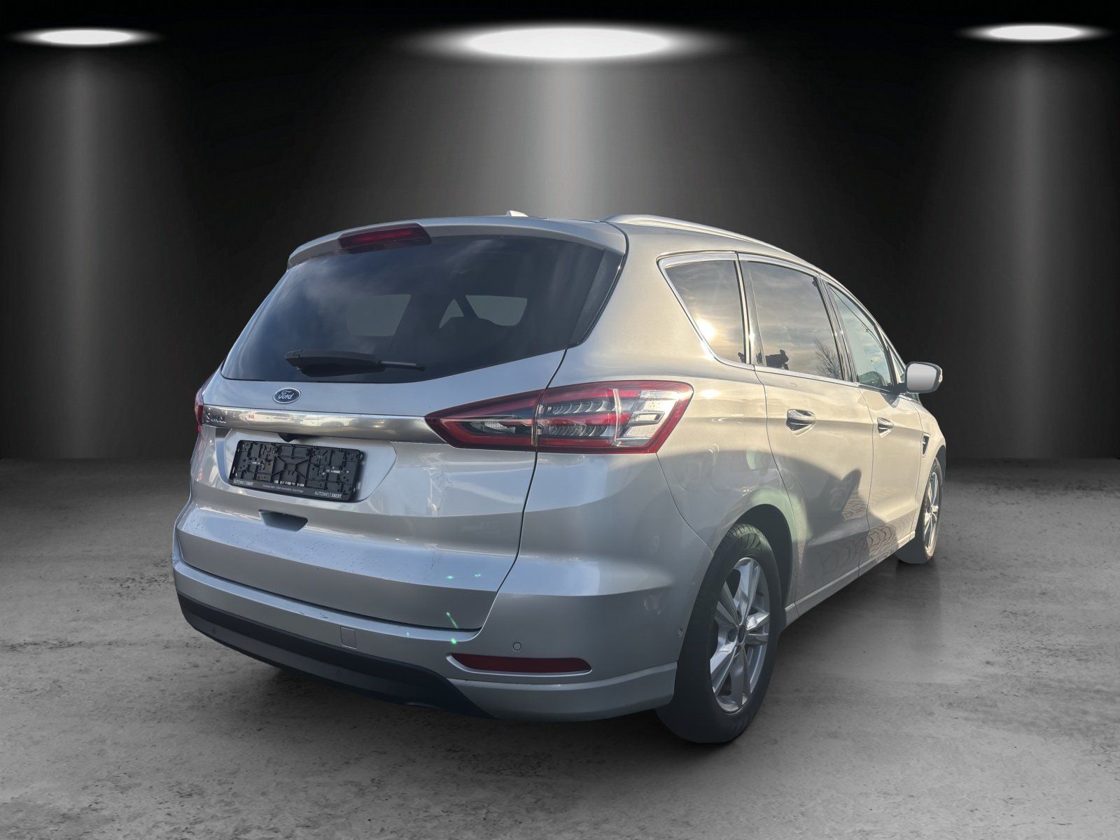 Fahrzeugabbildung Ford S-Max 2.0 EcoBlue Titanium Aut. RFK AHK 1. Hd.