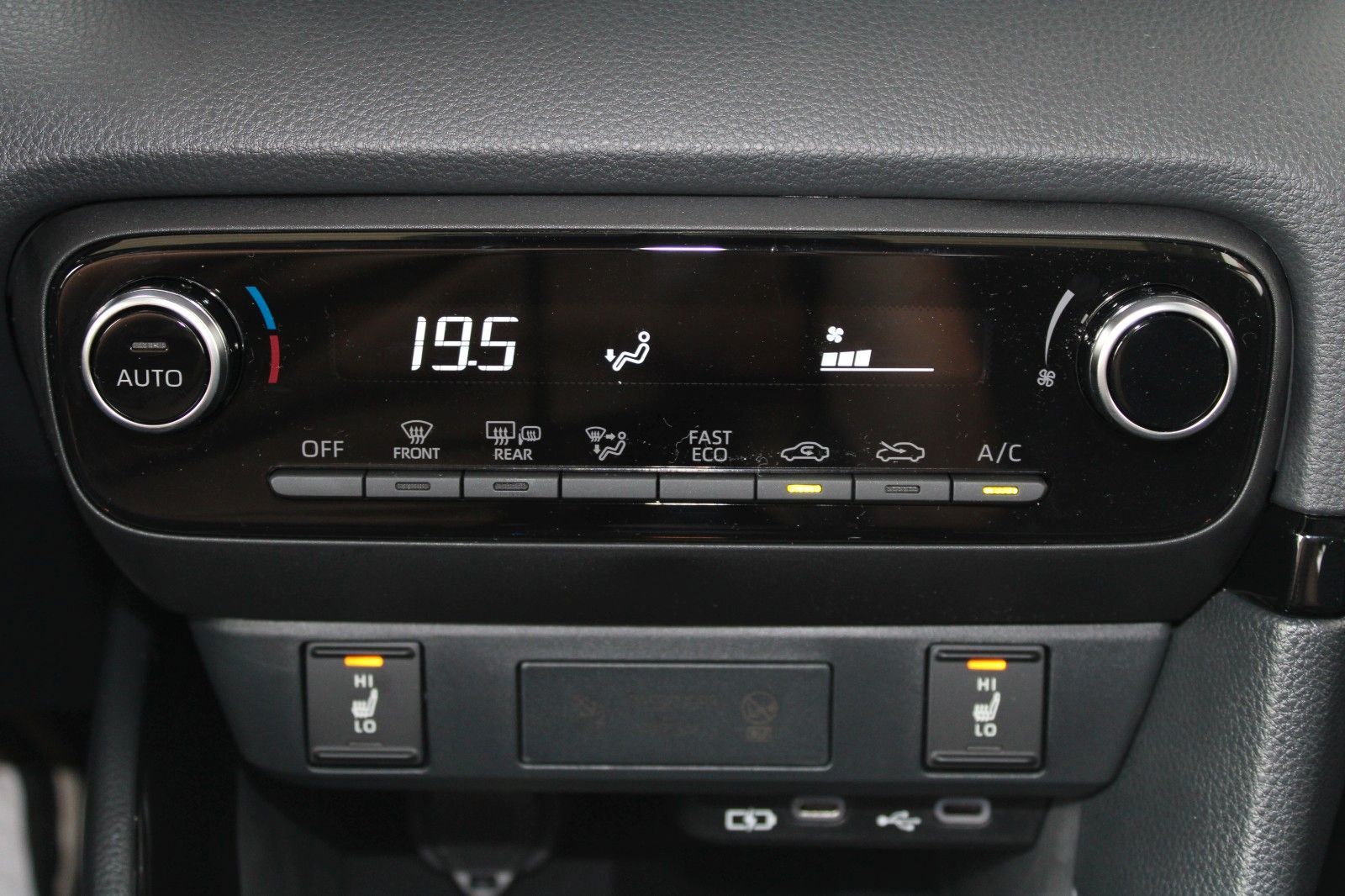 Fahrzeugabbildung Toyota Yaris 1.5 Hybrid Teamplayer + Comfort-Paket