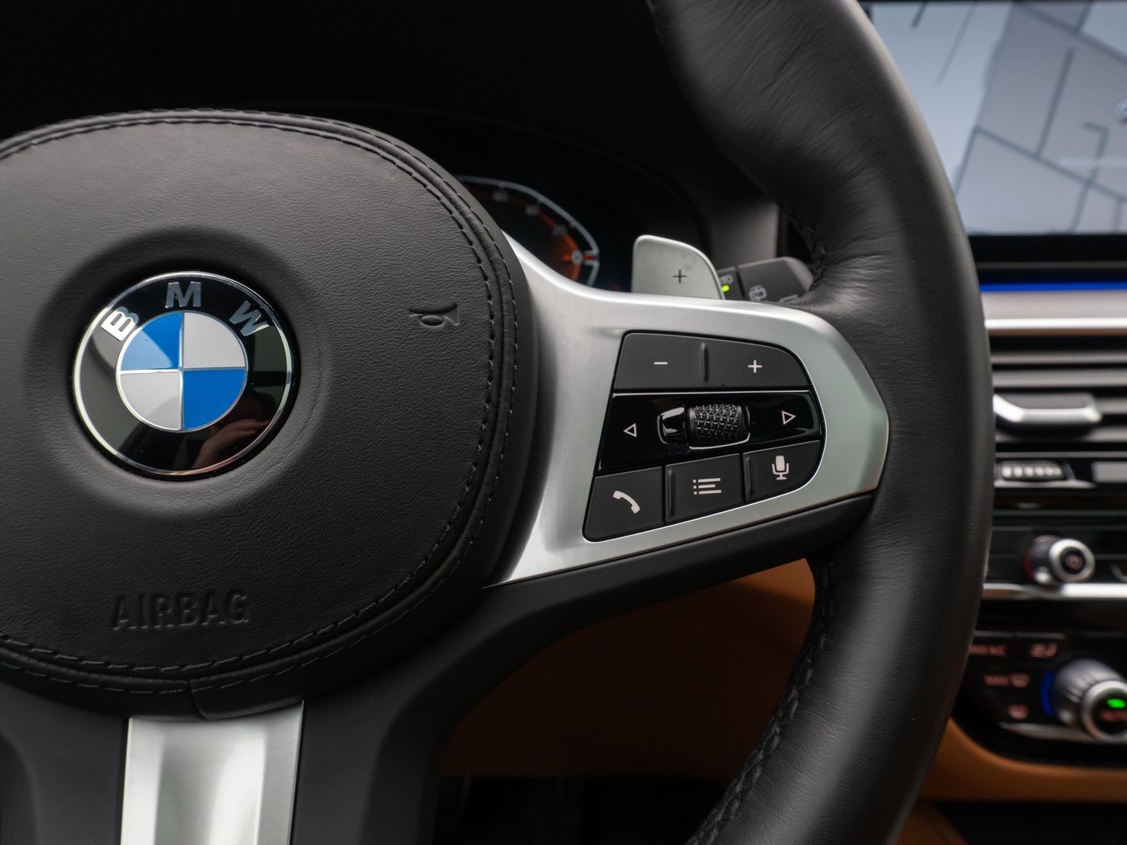 Fahrzeugabbildung BMW 530d M Sport Kamera DAB Memory ACC H/K Panorama