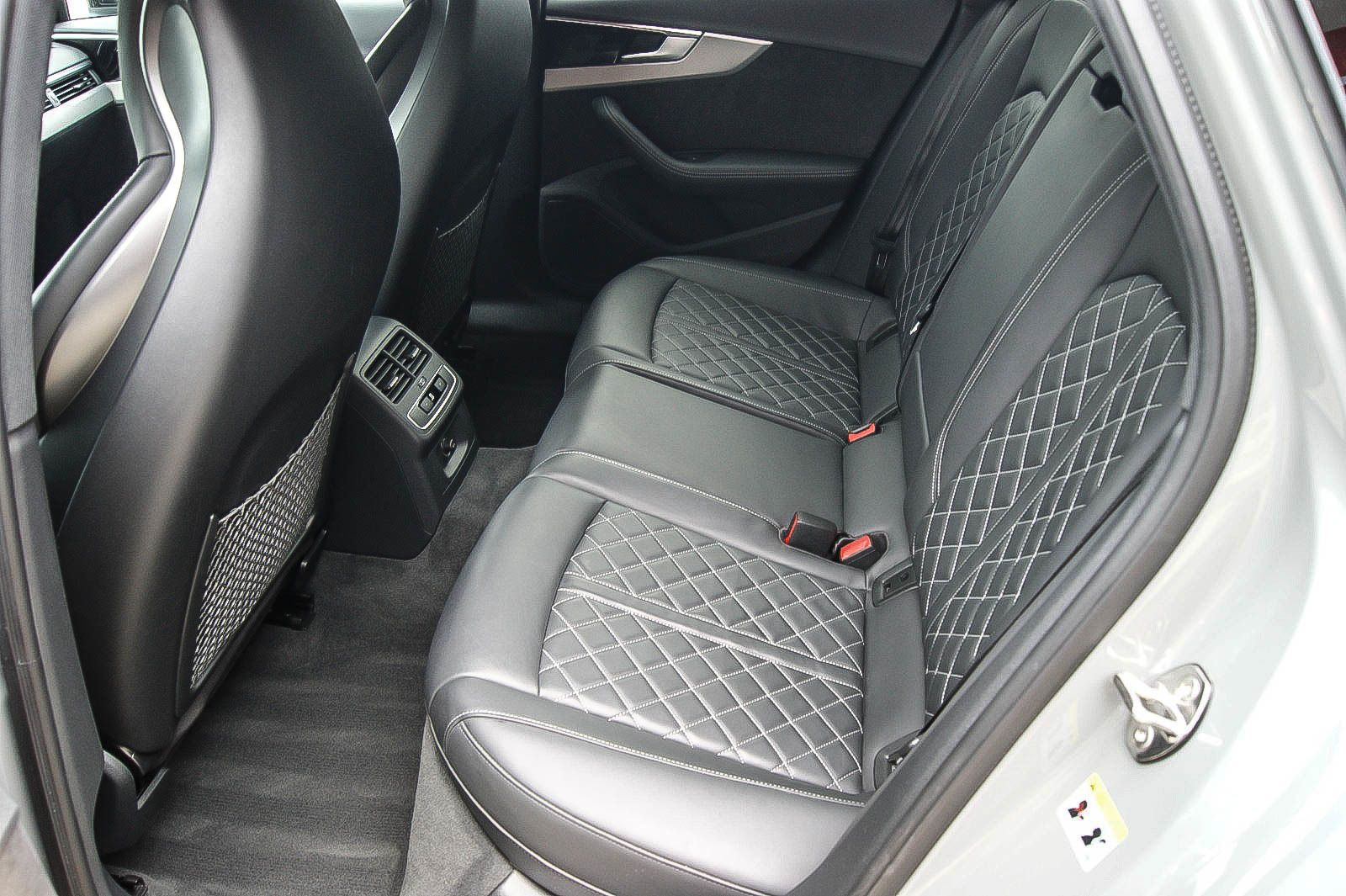 Fahrzeugabbildung Audi A4 Avant 45TFSI quattro edition one LEDER MATRIX