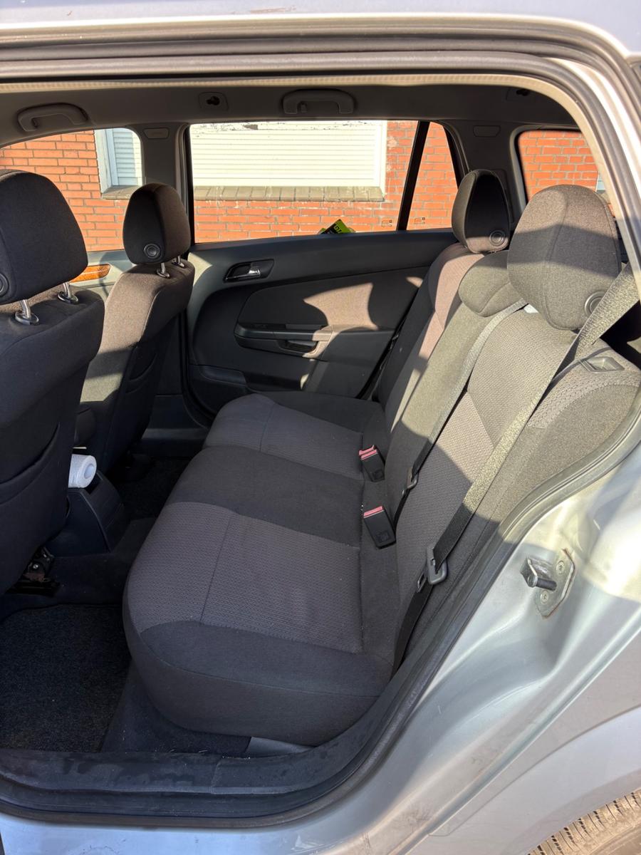 Opel Astra 2005 — photo 8