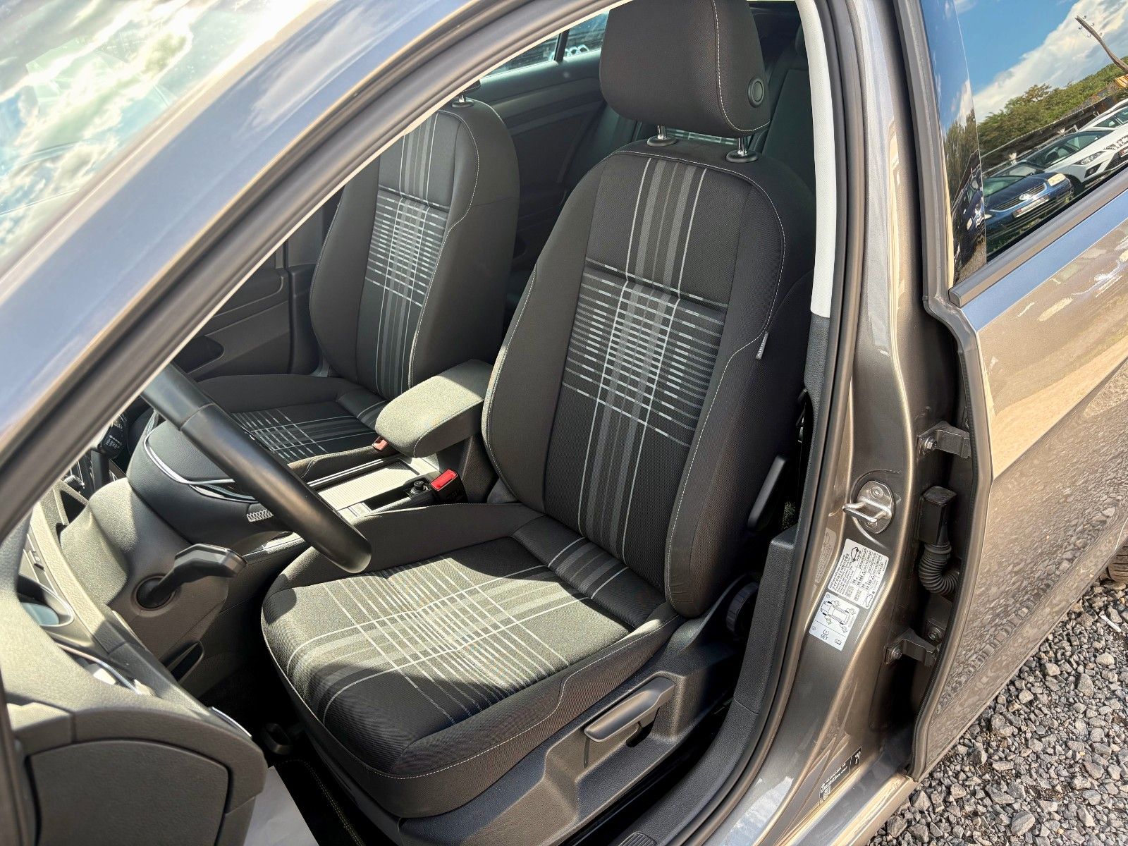 Fahrzeugabbildung Volkswagen Golf VII 1.2 TSI Variant Lounge 1.HAND SCHECKHEF