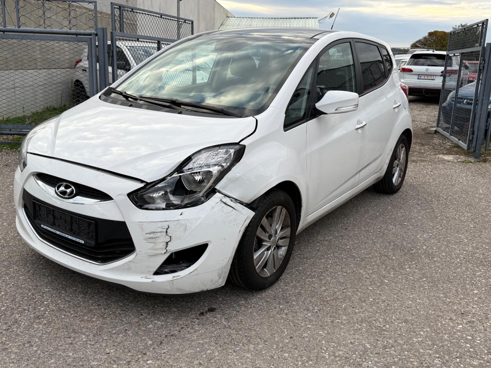 Hyundai ix20 2014 — rear view