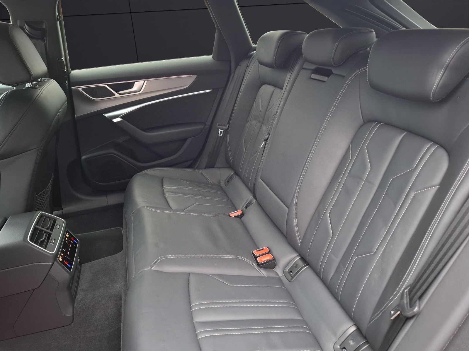 Fahrzeugabbildung Audi A6 Avant 55 TFSI Sport quattro S-tronic S-Line M