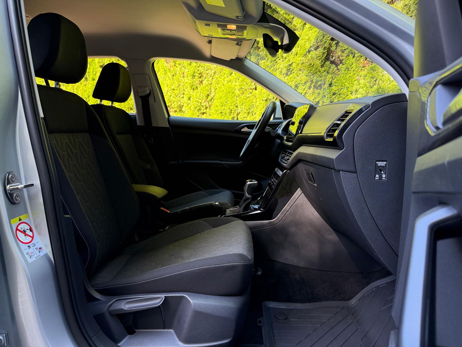 Fahrzeugabbildung Volkswagen T-Cross 1.0 TSI DSG Life LED+KAM+ACC+CARPL+SHZ+