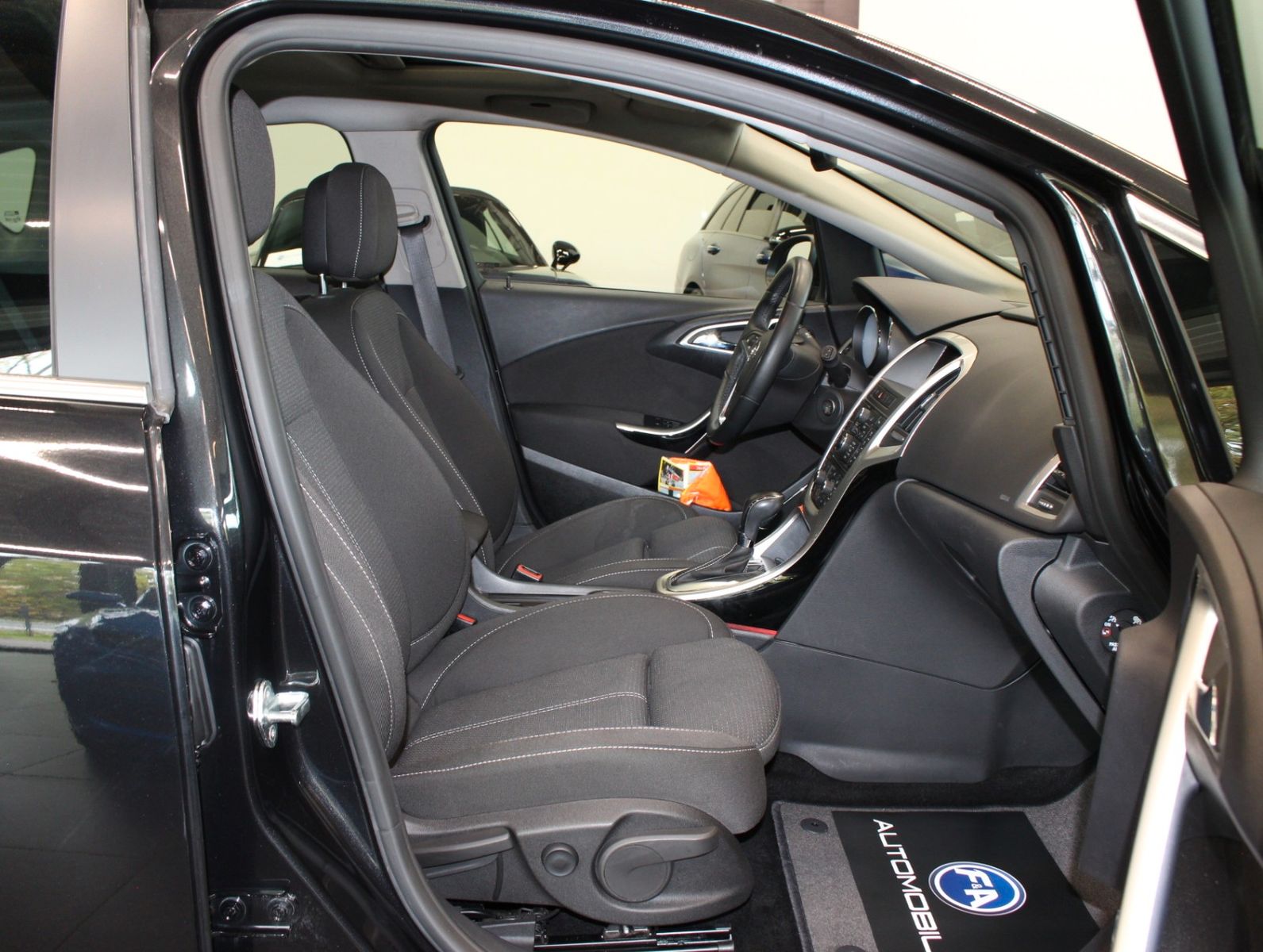 Fahrzeugabbildung Opel Astra 1.6 Edition Sport*Navi*Bi-Xenon*PDC