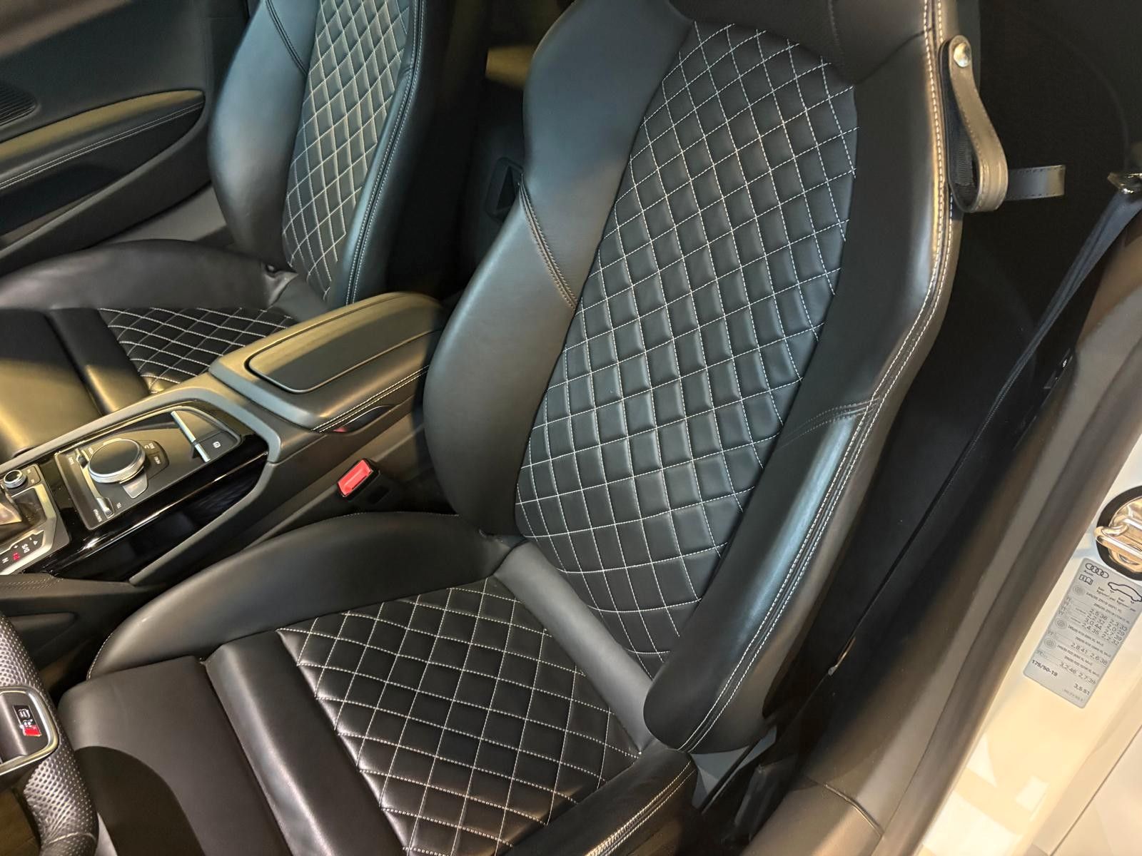 Fahrzeugabbildung Audi R8 Coupe 5.2 FSI quattro/erst 20717/RAUTE