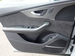 AUDI RSQ8 4.0 TFSI quattro Matrix Sportaga Sthzg Pano AUDI RSQ8 4.0 TFSI quattro Matrix Sportaga Sthzg Pano