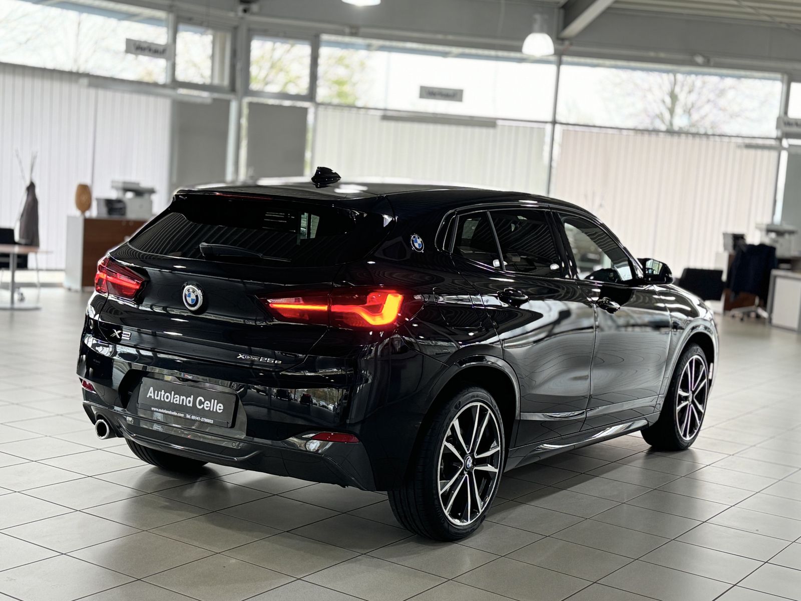 Fahrzeugabbildung BMW X2 xD25e M Sport Kamera HUD DAB Navi+ Alarm19"