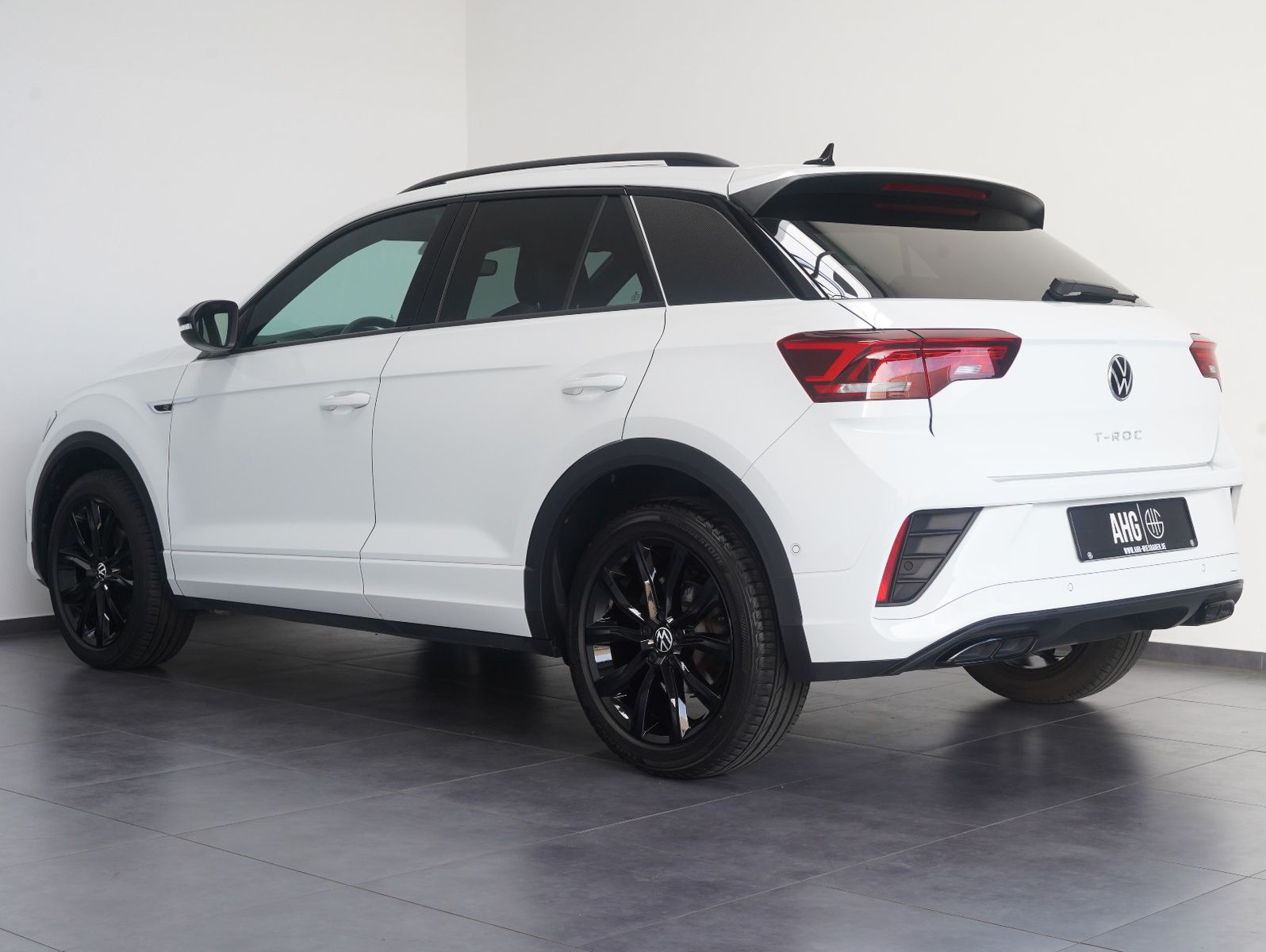 Fahrzeugabbildung Volkswagen T-Roc 1.5 TSI DSG R-Line BLACKSTYLE PANO