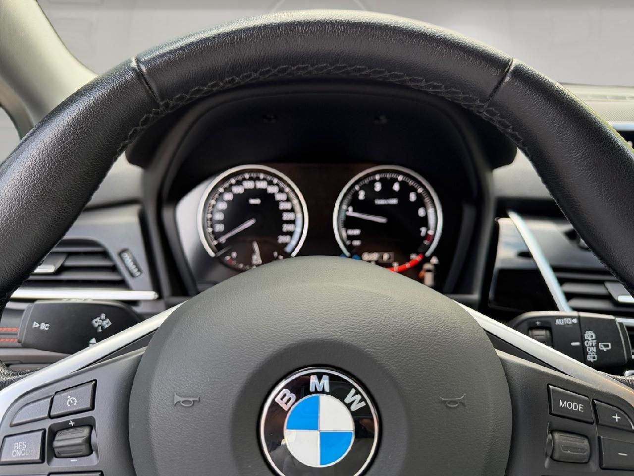 Fahrzeugabbildung BMW 2 Active Tourer 220 i Sport Line