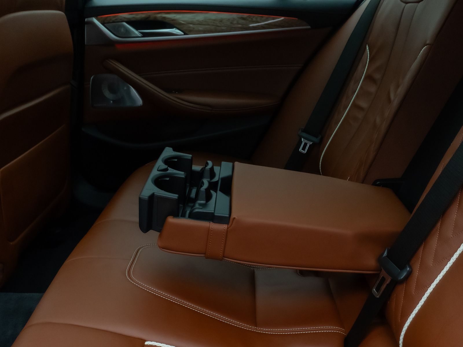 Fahrzeugabbildung BMW 540d xD M Sport Panorama 360°HUD B&W NightVision