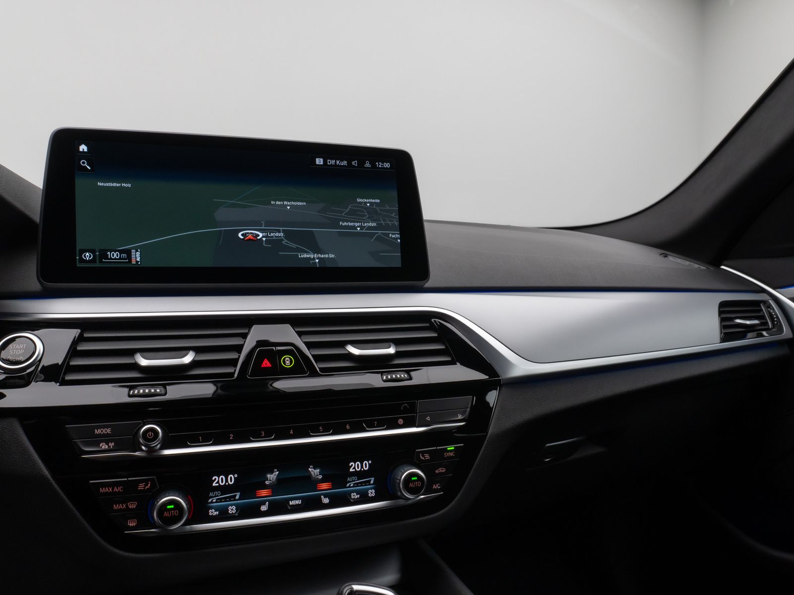 Fahrzeugabbildung BMW 520d Kamera DAB 4xKlima Leder M Sport AHK Alarm
