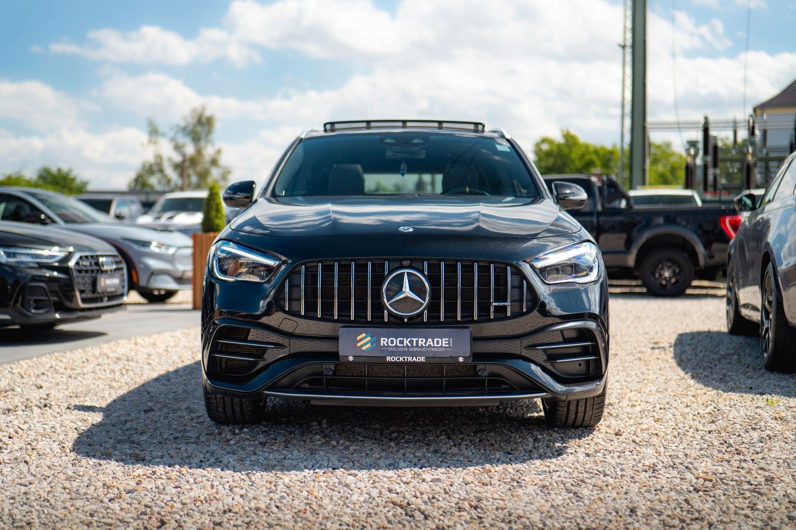 Fahrzeugabbildung Mercedes-Benz GLA 45 S AMG 4Matic | ACC | PANO | BURMESTER