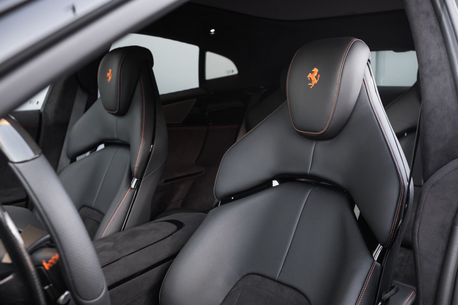 Fahrzeugabbildung Ferrari Purosangue-Pano-Lift-Burm.-360Kam.-Karbonlenkrad