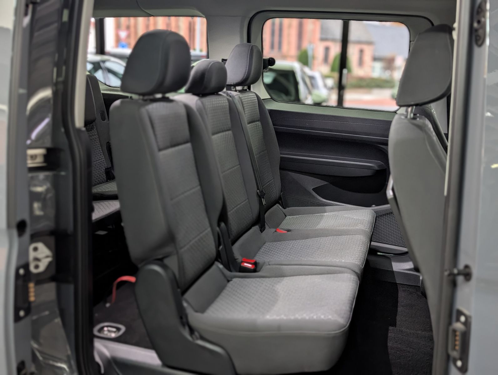 Fahrzeugabbildung Ford Tourneo Connect L2 Titanium 7-Sit Bi-LED Cam AHK