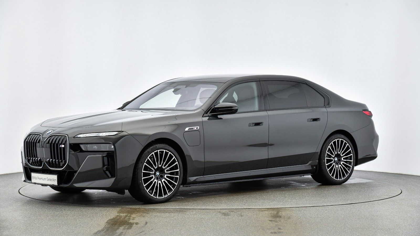 BMW M760e xDr. FULL! Executive Sky Lounge, B&W... imagem 3