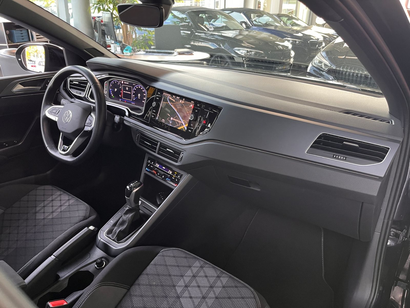 Fahrzeugabbildung Volkswagen Taigo R-Line 1.5 DSG KLIMA AHK LED NAV SHZ